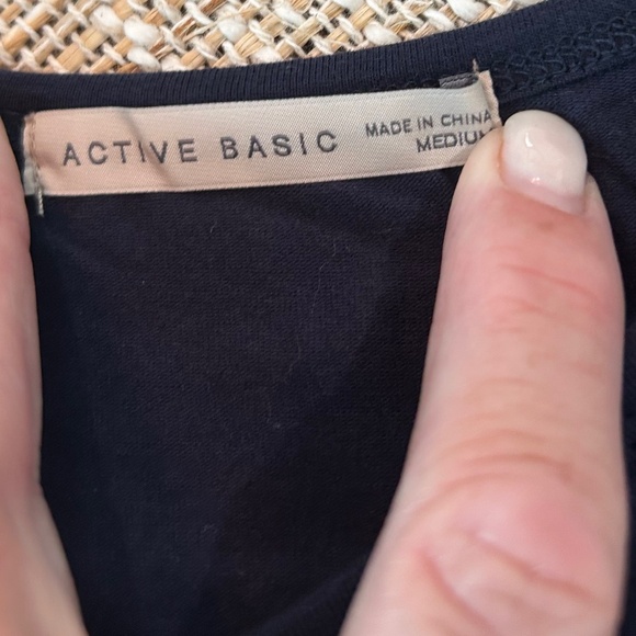 🔵NWT - ACTIVE BASIC SLEEVELESS CROP TOP - Picture 5 of 11